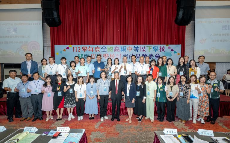 17. 中央輔導委員合影1